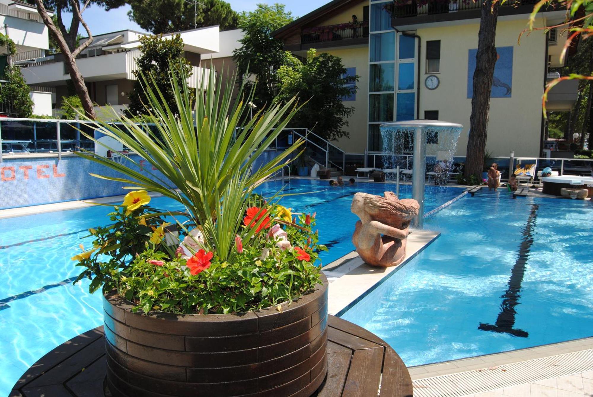 Hotel Flora 3*